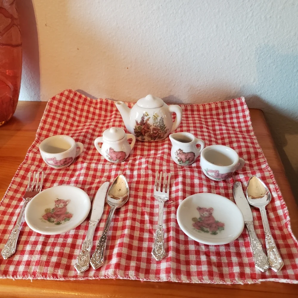 Vtg 98 Child's PorcelainTea Set Bears Whicker Basket NIB